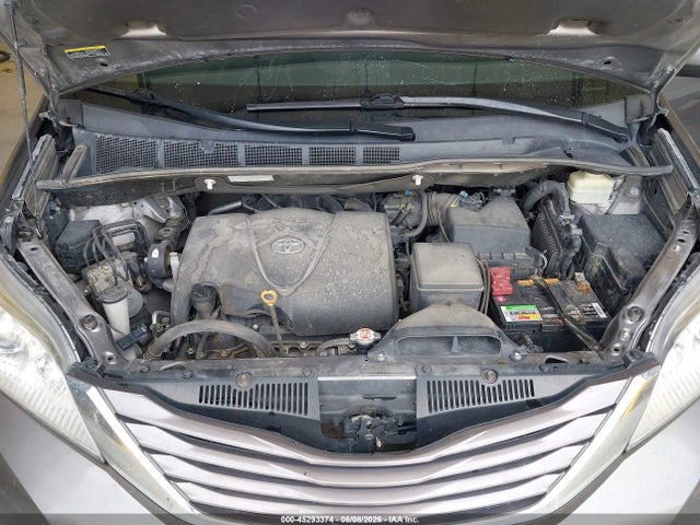 5TDKZ3DC6HS849725 Toyota Sienna Le 8 Passenger