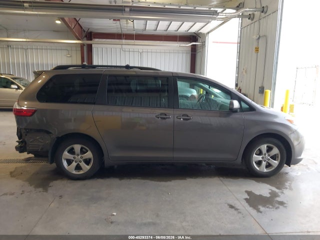 5TDKZ3DC6HS849725 Toyota Sienna Le 8 Passenger