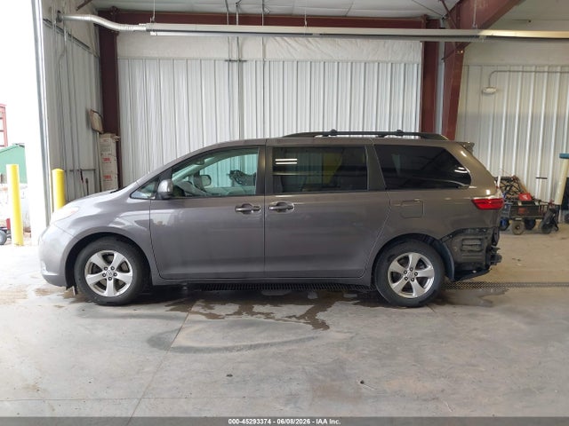 5TDKZ3DC6HS849725 Toyota Sienna Le 8 Passenger