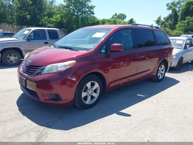 45293383 :رقم المزاد ، 5TDKZ3DC2HS855148 vin ، 2017 Toyota Sienna Le 8 Passenger مزاد بيع