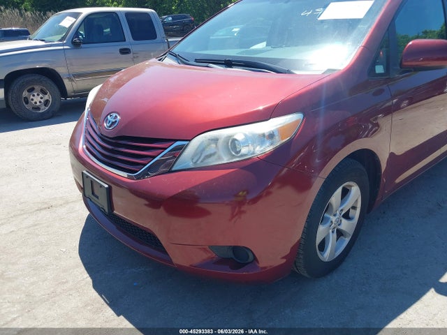 45293383 :رقم المزاد ، 5TDKZ3DC2HS855148 vin ، 2017 Toyota Sienna Le 8 Passenger مزاد بيع