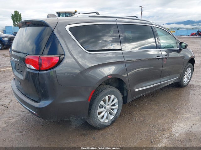 45293700 :رقم المزاد ، 2C4RC1BG4JR306673 vin ، 2018 Chrysler Pacifica Touring L مزاد بيع