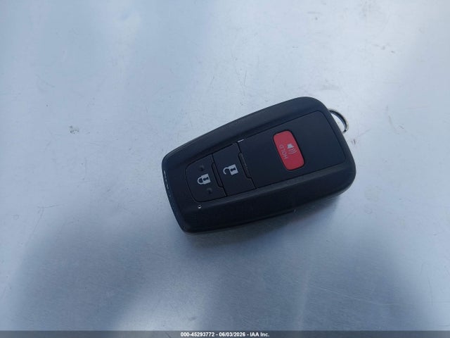 NMTKHMBX2JR051306 Toyota C-hr Xle Premium