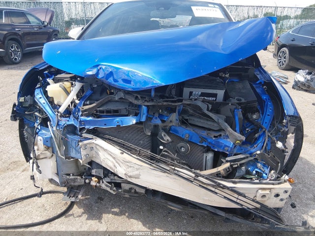 NMTKHMBX2JR051306 Toyota C-hr Xle Premium