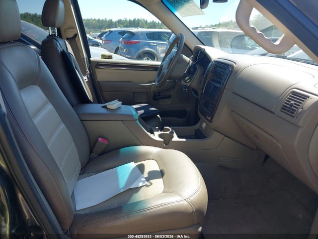 45293853 :رقم المزاد ، 1FMZU74E15UA93018 vin ، 2005 Ford Explorer Eddie Bauer مزاد بيع