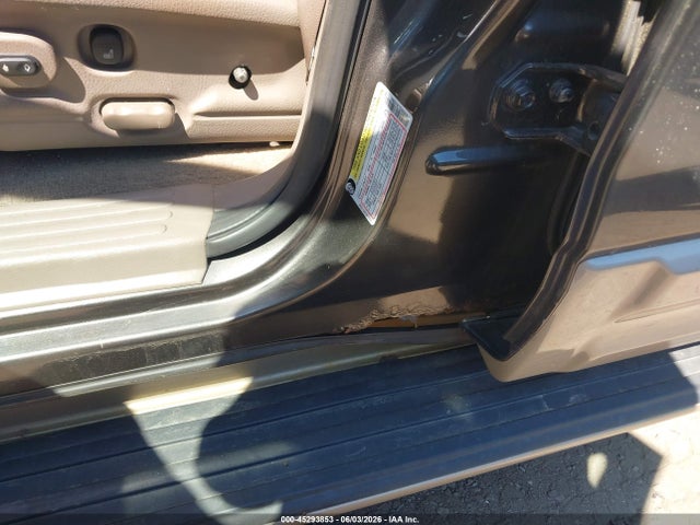 45293853 :رقم المزاد ، 1FMZU74E15UA93018 vin ، 2005 Ford Explorer Eddie Bauer مزاد بيع