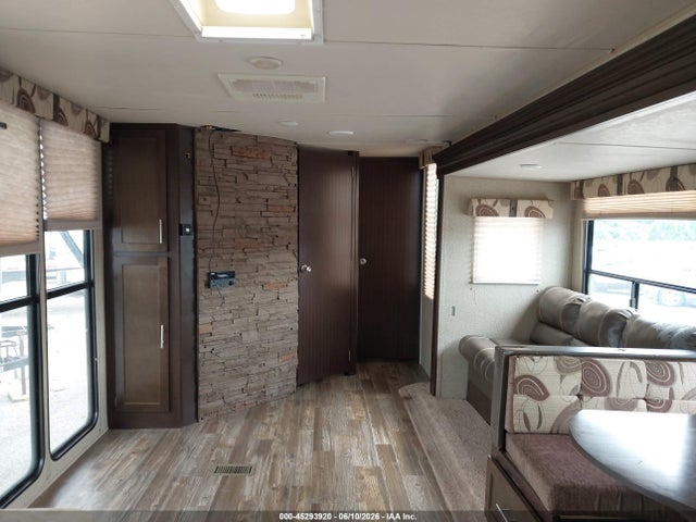 Продаж на аукціоні авто 2016 Forest River Cherokee 274vfk, vin: 4X4TCKD25GX123526, номер лоту: 45293920
