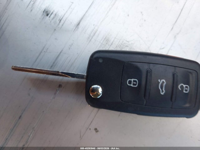 3VW5DAAT4JM515636 Volkswagen Beetle 2.0t Coast/2.0t S/2.0t Se
