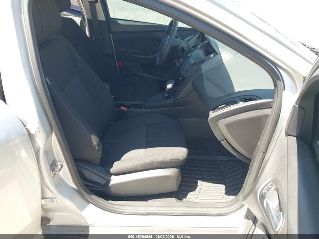1FADP3F27JL317156 Ford FOCUS SE