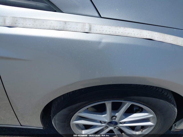 1FADP3F27JL317156 Ford FOCUS SE