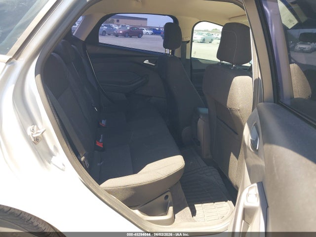 1FADP3F27JL317156 Ford FOCUS SE