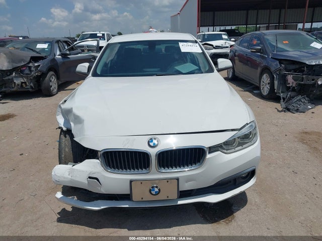 Продаж на аукціоні авто 2018 Bmw 320i Xdrive, vin: WBA8E5G55JNV02121, номер лоту: 45294154