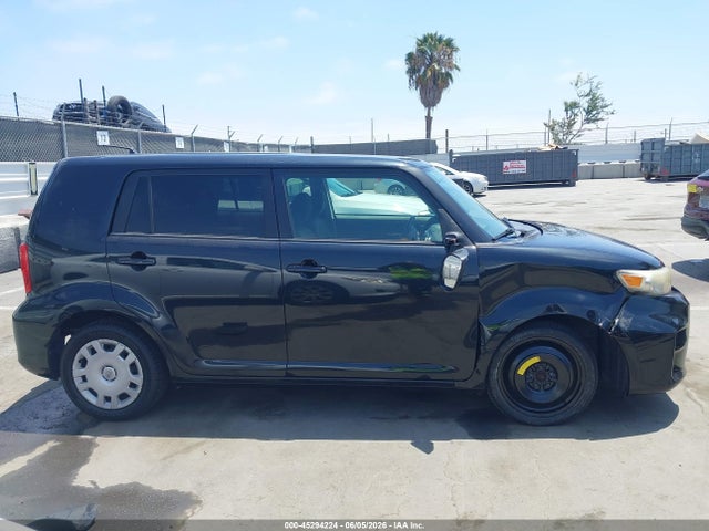 Scion XB 2014 JTLZE4FEXEJ055743 Image 13
