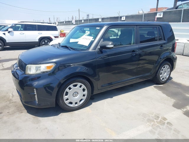 Scion XB 2014 JTLZE4FEXEJ055743 Image 2