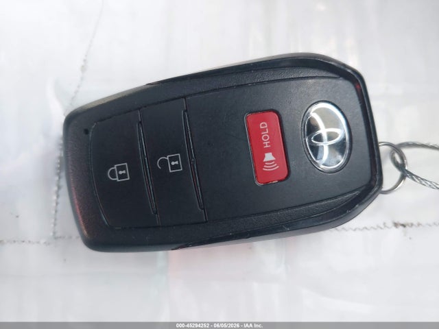 JTDACACUXT3067742 Toyota Prius Plug-in Hybrid Se
