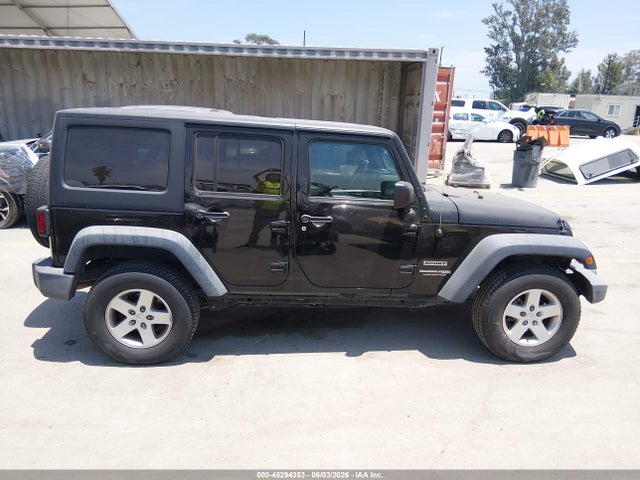 1C4BJWDG3JL862533 Jeep Wrangler Jk Unlimited Sport S 4x4