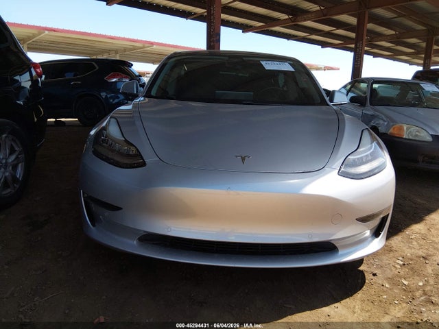 45294431 :رقم المزاد ، 5YJ3E1EA5JF098466 vin ، 2018 Tesla Model 3 مزاد بيع