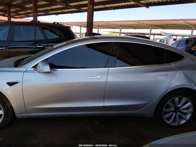 45294431 :رقم المزاد ، 5YJ3E1EA5JF098466 vin ، 2018 Tesla Model 3 مزاد بيع