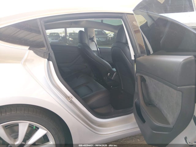 45294431 :رقم المزاد ، 5YJ3E1EA5JF098466 vin ، 2018 Tesla Model 3 مزاد بيع