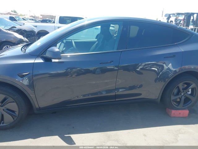 Продажа на аукционе авто 2026 Tesla Model Y Premium Rear-wheel Drive/rear-wheel Drive, vin: 7SAYGDED0TF638288, номер лота: 45294441
