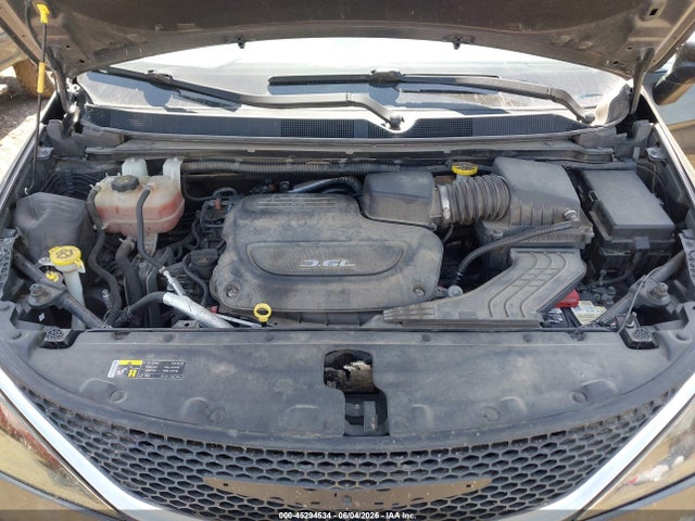 2017 Chrysler Pacifica Touring მანქანა იყიდება აუქციონზე, vin: 2C4RC1DG0HR676655, აუქციონის ნომერი: 45294534