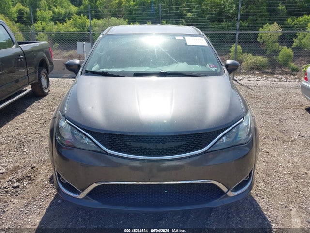 2017 Chrysler Pacifica Touring მანქანა იყიდება აუქციონზე, vin: 2C4RC1DG0HR676655, აუქციონის ნომერი: 45294534
