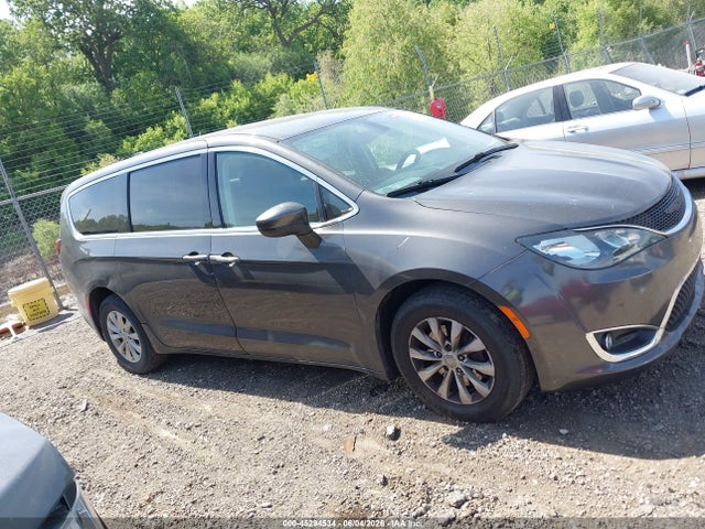 2017 Chrysler Pacifica Touring მანქანა იყიდება აუქციონზე, vin: 2C4RC1DG0HR676655, აუქციონის ნომერი: 45294534