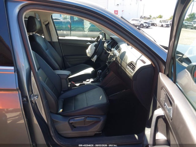 3VV2B7AX4JM204808 Volkswagen Tiguan 2.0t Se/2.0t Sel