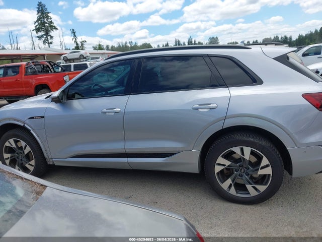 WA1AAAGE0NB007464 Audi E-tron Premium Quattro