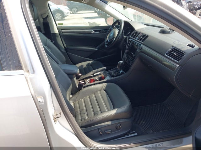 1VWCA7A34JC005534 Volkswagen Passat 2.0t Sel Premium