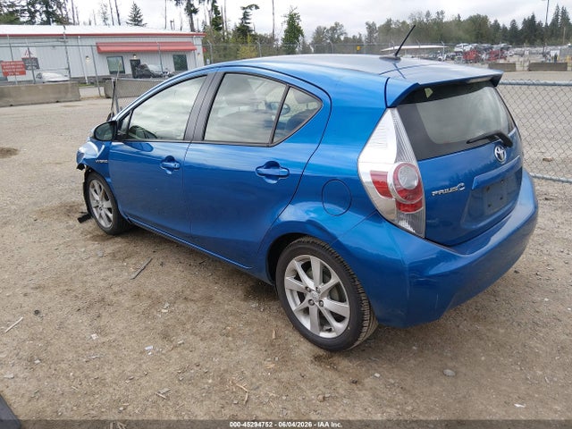 Toyota Prius C Four 2014 JTDKDTB30E1068905 Image 3