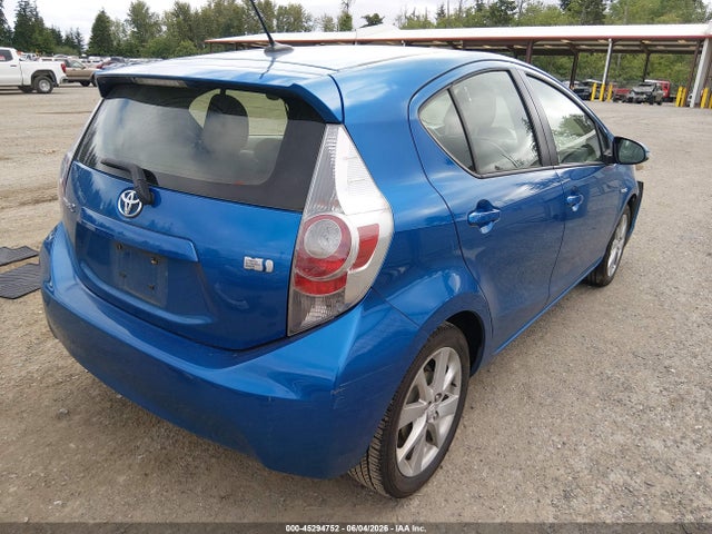 Toyota Prius C Four 2014 JTDKDTB30E1068905 Image 4
