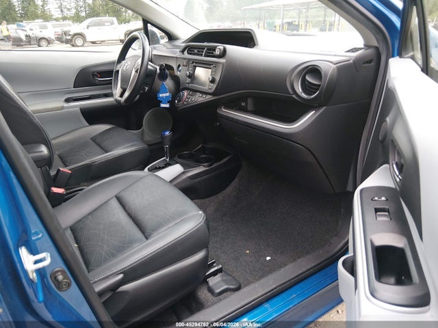 Toyota Prius C Four 2014 JTDKDTB30E1068905 Image 5