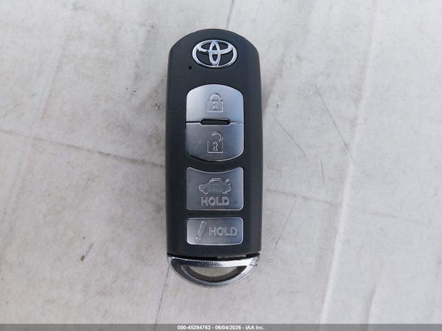 3MYDLBYV8HY184126 Toyota YARIS IA