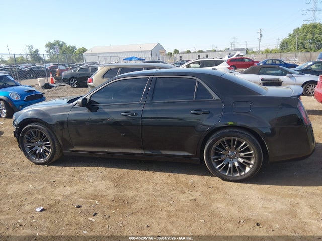 2013 Chrysler 300c John Varvatos Limited Edition მანქანა იყიდება აუქციონზე, vin: 2C3CCADT0DH740992, აუქციონის ნომერი: 45295156