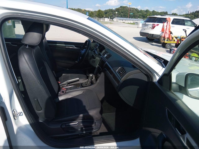 Продаж на аукціоні авто 2018 Volkswagen Passat 2.0t Se, vin: 1VWBA7A36JC038174, номер лоту: 45295299