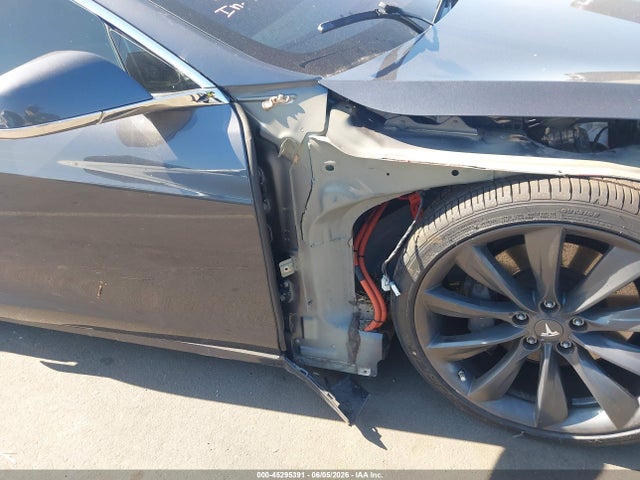 2018 Tesla Model S 100d/75d/p100d მანქანა იყიდება აუქციონზე, vin: 5YJSA1E22JF245505, აუქციონის ნომერი: 45295391