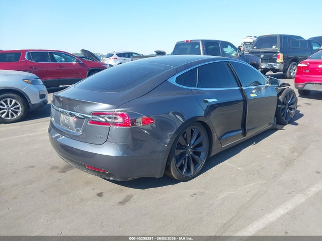 2018 Tesla Model S 100d/75d/p100d მანქანა იყიდება აუქციონზე, vin: 5YJSA1E22JF245505, აუქციონის ნომერი: 45295391