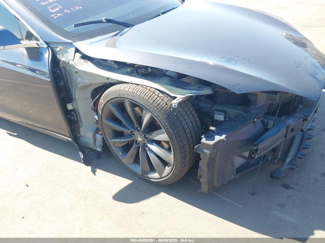 2018 Tesla Model S 100d/75d/p100d მანქანა იყიდება აუქციონზე, vin: 5YJSA1E22JF245505, აუქციონის ნომერი: 45295391