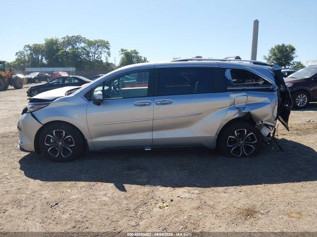 Toyota Sienna Platinum 2025 5TDESKFC5SS167855 Image 15