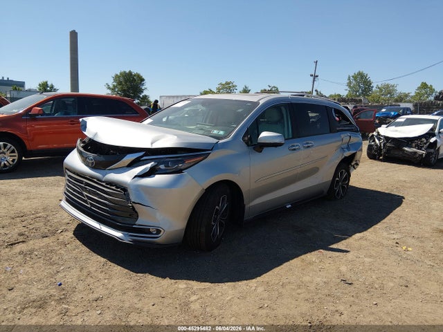 Toyota Sienna Platinum 2025 5TDESKFC5SS167855 Image 2