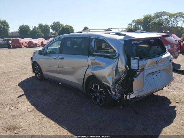 Toyota Sienna Platinum 2025 5TDESKFC5SS167855 Image 3