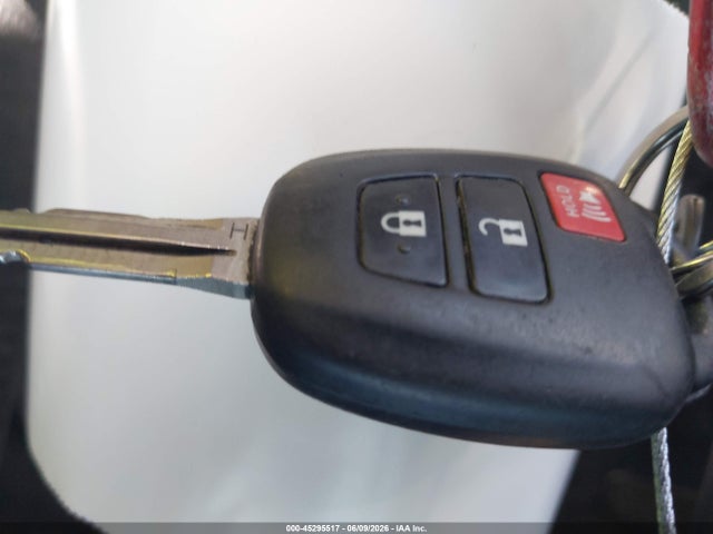 Toyota RAV4 LE 2017 JTMBFREV1HJ704827 Image 11