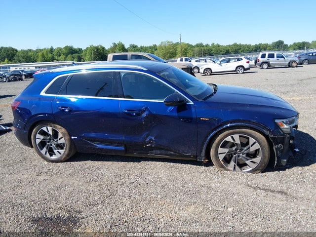 Продажа на аукционе авто 2023 Audi E-tron Premium Plus Quattro, vin: WA1LAAGE1PB014550, номер лота: 45295711