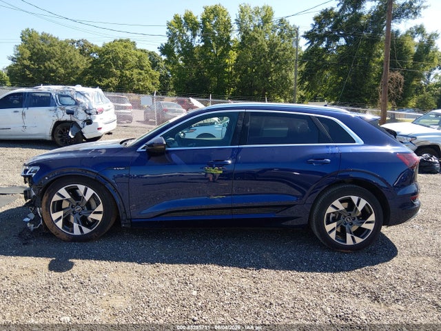 Продажа на аукционе авто 2023 Audi E-tron Premium Plus Quattro, vin: WA1LAAGE1PB014550, номер лота: 45295711