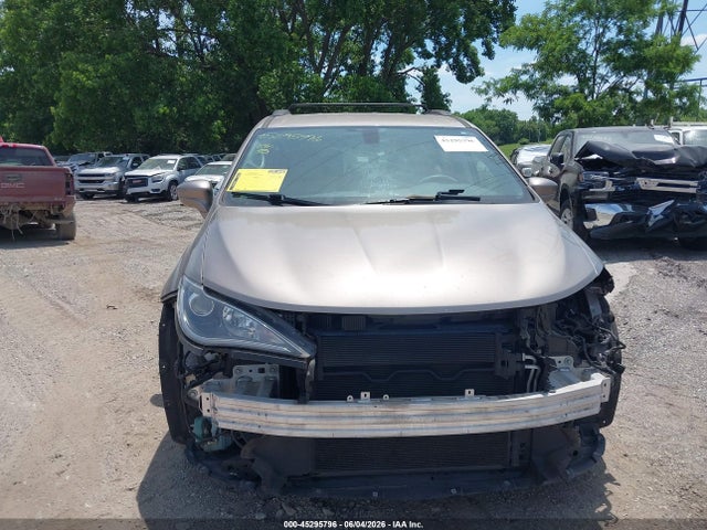 2017 Chrysler Pacifica Touring-l მანქანა იყიდება აუქციონზე, vin: 2C4RC1BG7HR752150, აუქციონის ნომერი: 45295796