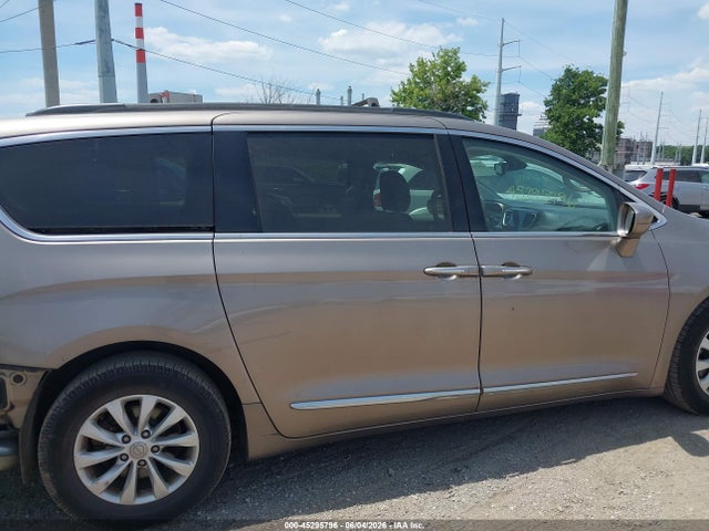 2017 Chrysler Pacifica Touring-l მანქანა იყიდება აუქციონზე, vin: 2C4RC1BG7HR752150, აუქციონის ნომერი: 45295796
