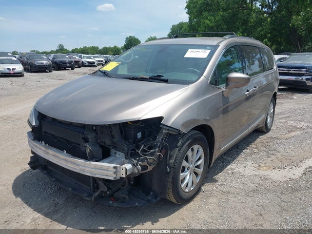 2017 Chrysler Pacifica Touring-l მანქანა იყიდება აუქციონზე, vin: 2C4RC1BG7HR752150, აუქციონის ნომერი: 45295796