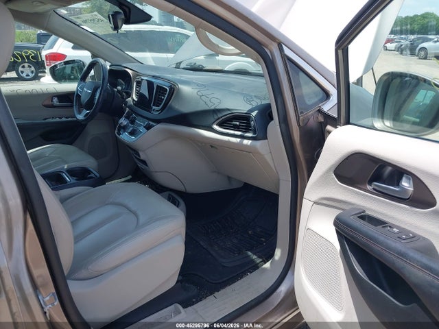 2017 Chrysler Pacifica Touring-l მანქანა იყიდება აუქციონზე, vin: 2C4RC1BG7HR752150, აუქციონის ნომერი: 45295796