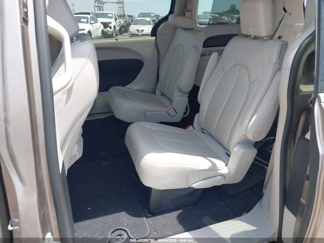 2017 Chrysler Pacifica Touring-l მანქანა იყიდება აუქციონზე, vin: 2C4RC1BG7HR752150, აუქციონის ნომერი: 45295796